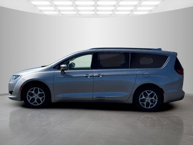 Used 2017 Chrysler Pacifica Touring-L Plus w/ Tire & Wheel Group FWD image 4