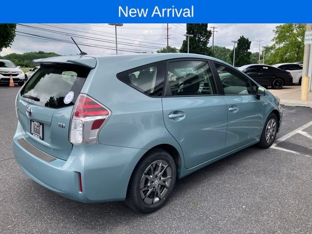 Used 2017 Toyota Prius V Two w/ Carpet Mat Package FWD image 3
