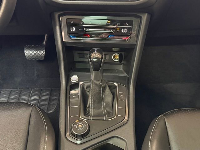 Used 2022 Volkswagen Tiguan SE w/ Panoramic Sunroof Package image 15