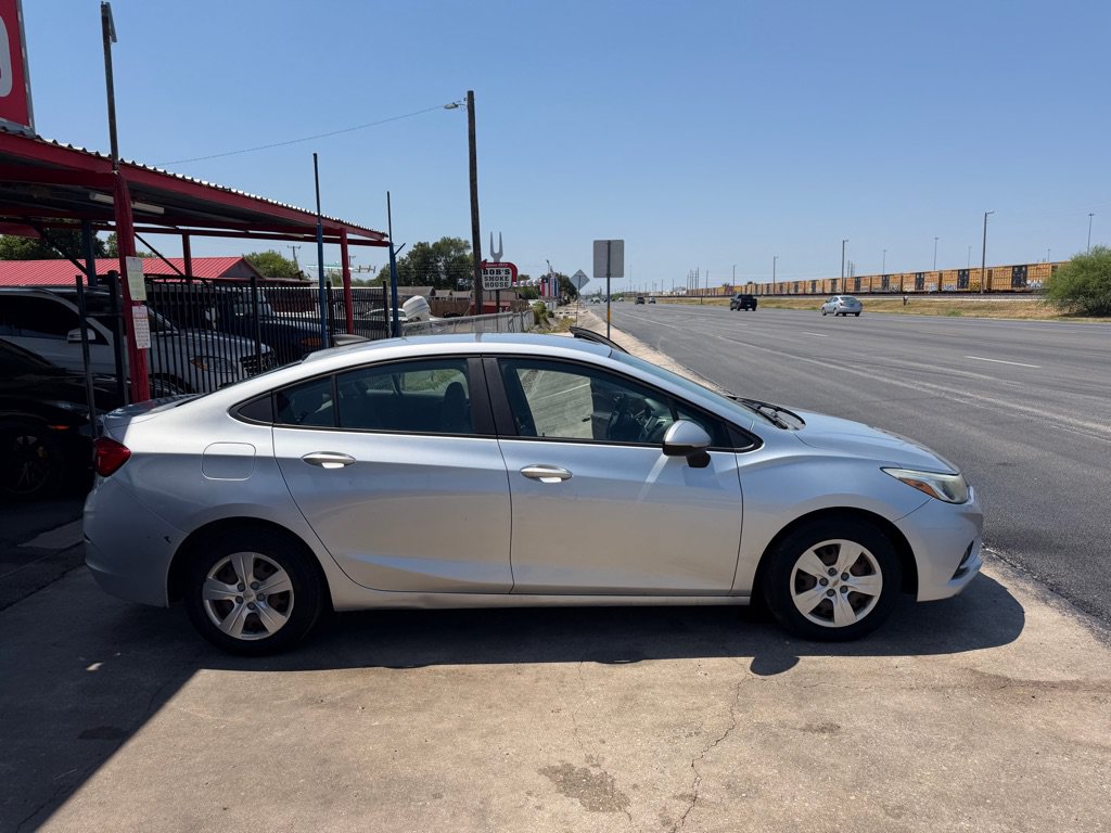 Used 2018 Chevrolet Cruze LS FWD image 11