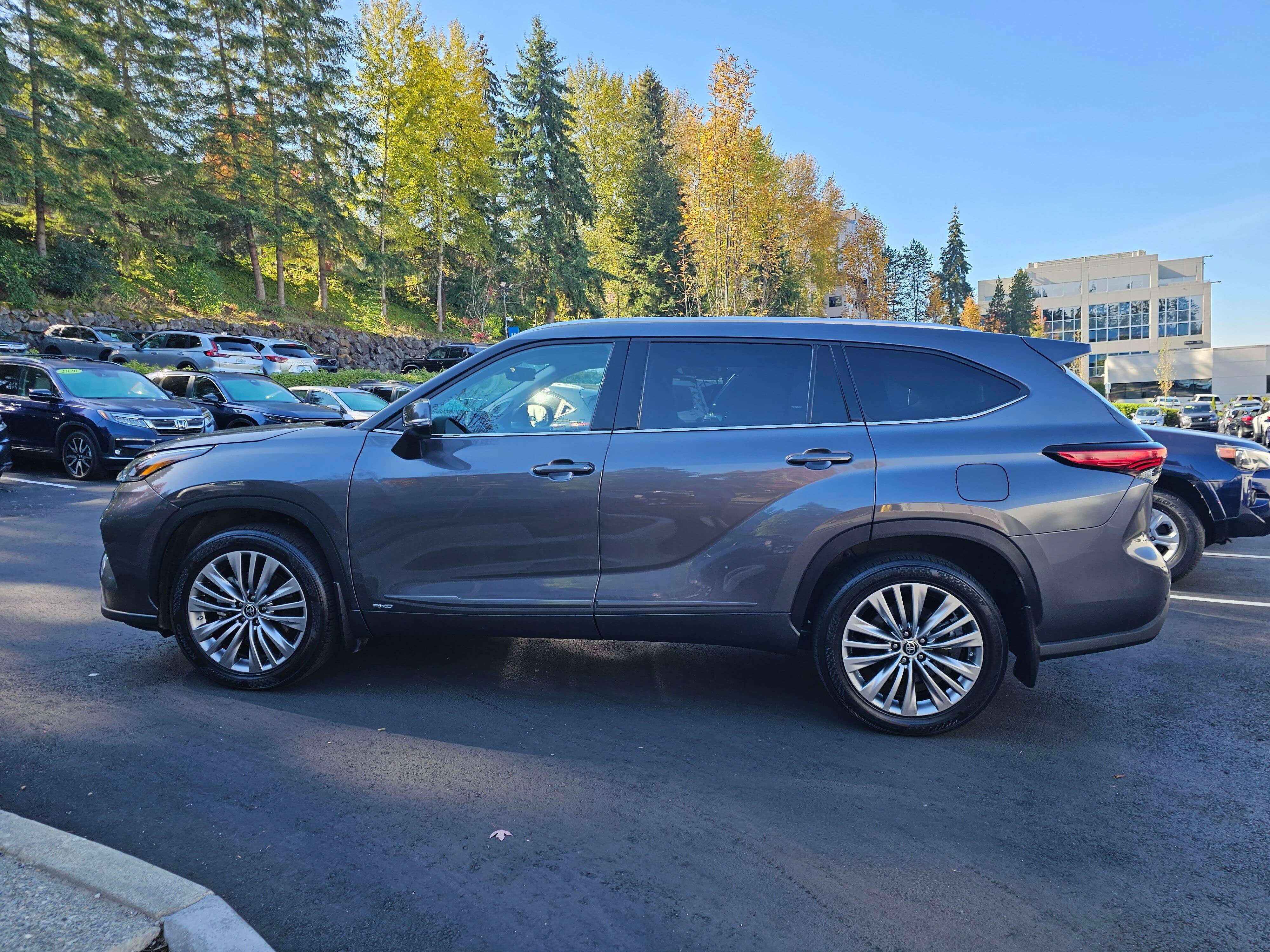 Used 2022 Toyota Highlander Platinum AWD/4WD image 4