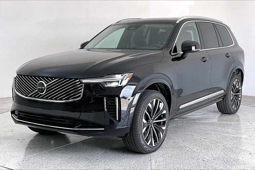 New 2026 Volvo XC90 B5 Plus AWD/4WD image 2