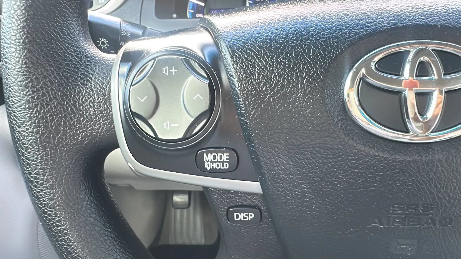 Used 2012 Toyota Camry LE FWD image 32