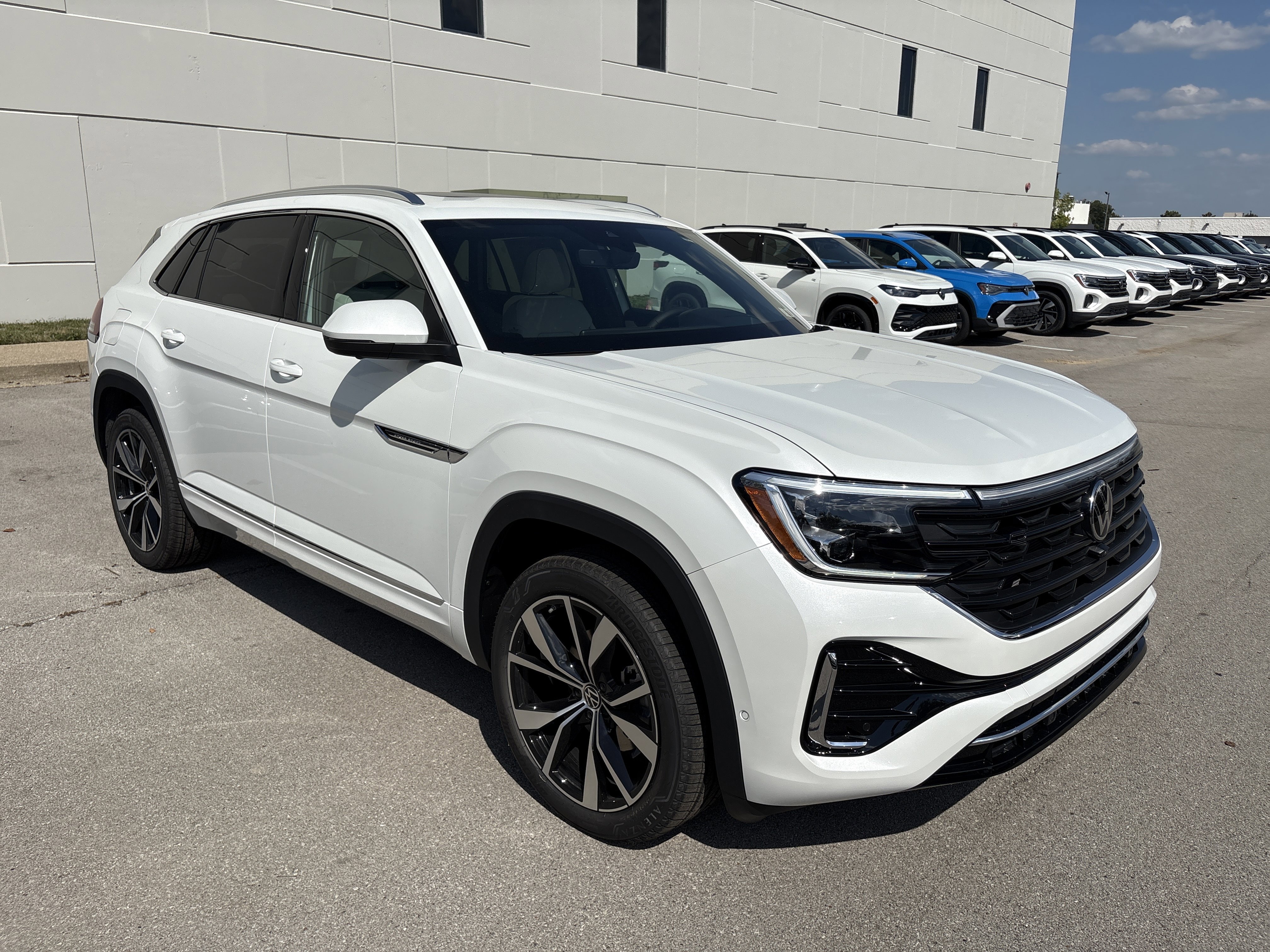 New 2026 Volkswagen Atlas Cross Sport SEL Premium R-Line image 2