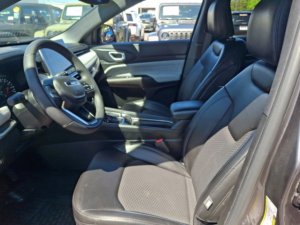 Used 2023 Jeep Compass Latitude AWD/4WD image 23