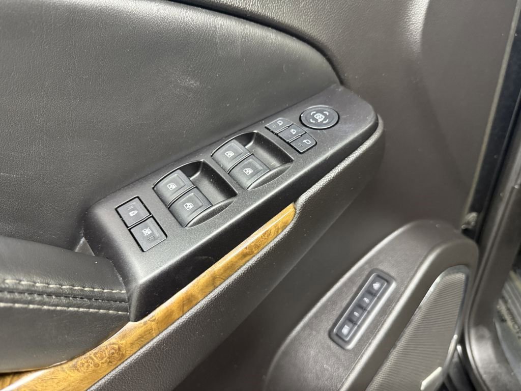 Used 2016 GMC Yukon XL Denali image 12