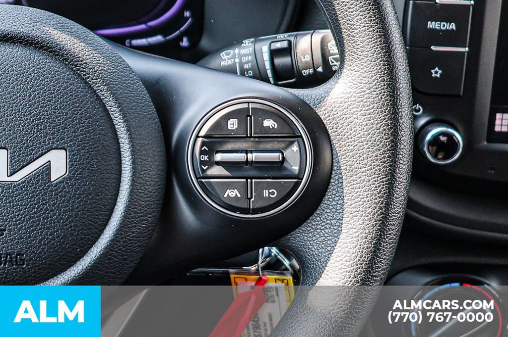 Used 2025 Kia Soul LX w/ LX Technology Package FWD image 34