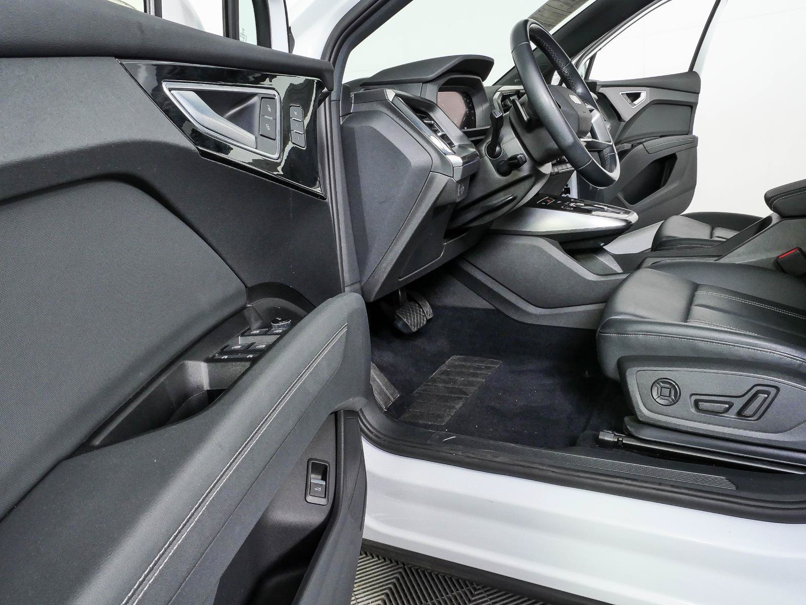 Used 2023 Audi Q4 e-tron Prestige AWD/4WD image 7