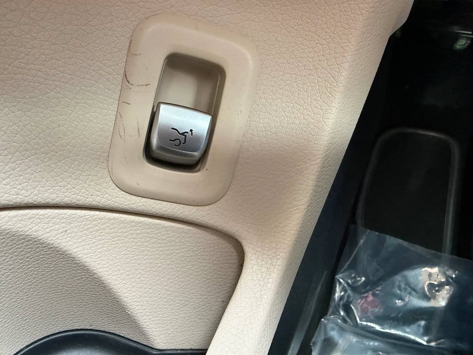 Used 2016 Mercedes-Benz C 300 4MATIC Sedan image 48