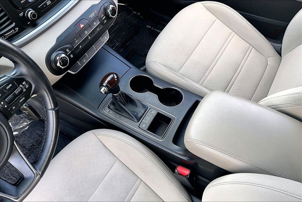 Used 2016 Kia Sorento LX w/ LX Convenience Package image 15