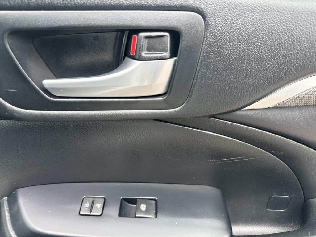 Used 2017 Toyota Highlander XLE image 17