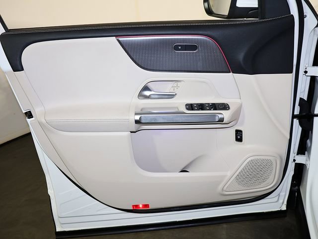 Used 2022 Mercedes-Benz GLB 250 4MATIC image 25