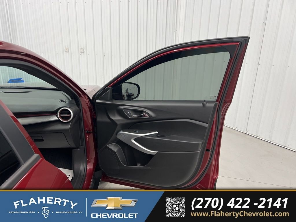 Used 2025 Chevrolet Trax RS w/ Driver Confidence Package image 14
