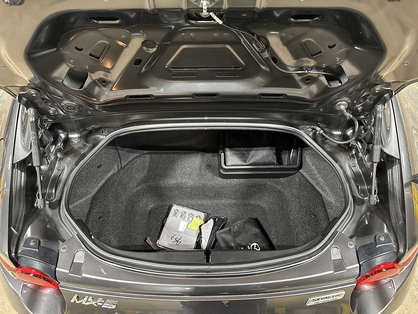 Used 2019 MAZDA MX-5 Miata RF Grand Touring RWD image 11