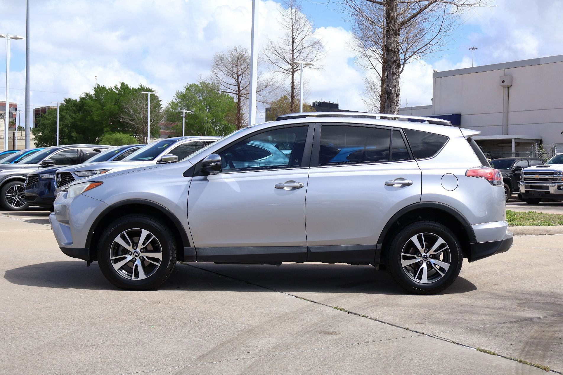 Used 2018 Toyota RAV4 XLE w/ Plus Extra Value Package image 3