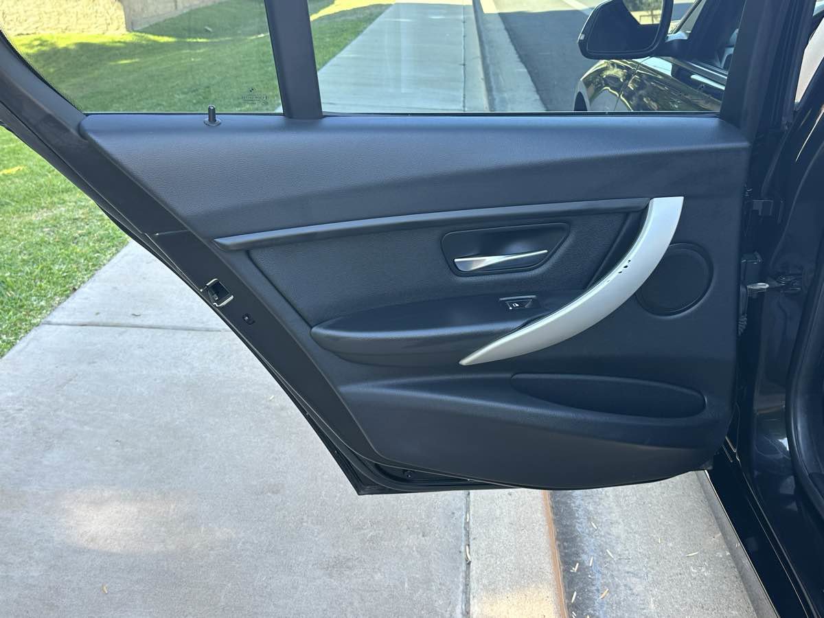 Used 2017 BMW 320i Sedan RWD image 40