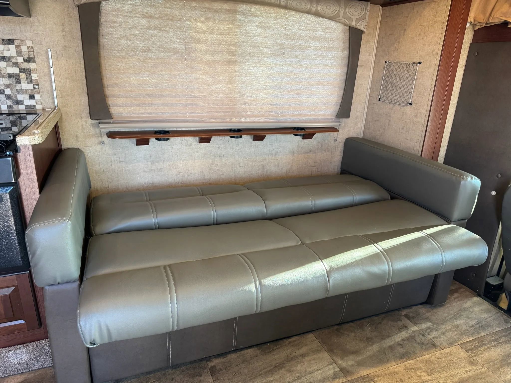 Used 2015 Ford E-450 and Econoline 450 Super Duty w/ Motorhome Prep Package image 63