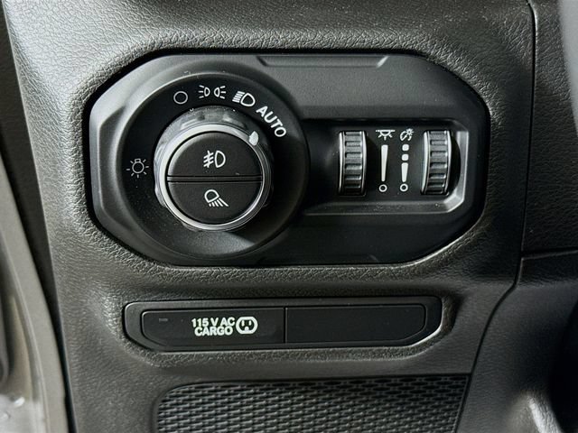 Used 2020 Jeep Gladiator Overland AWD/4WD image 8