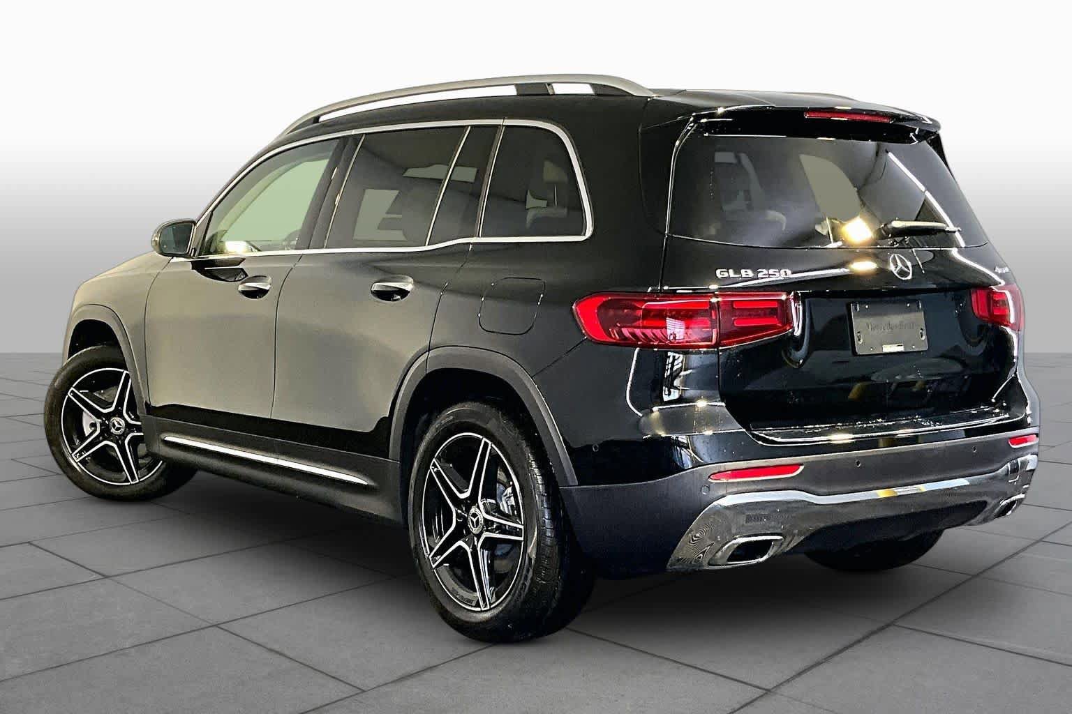 New 2026 Mercedes-Benz GLB 250 4MATIC image 3