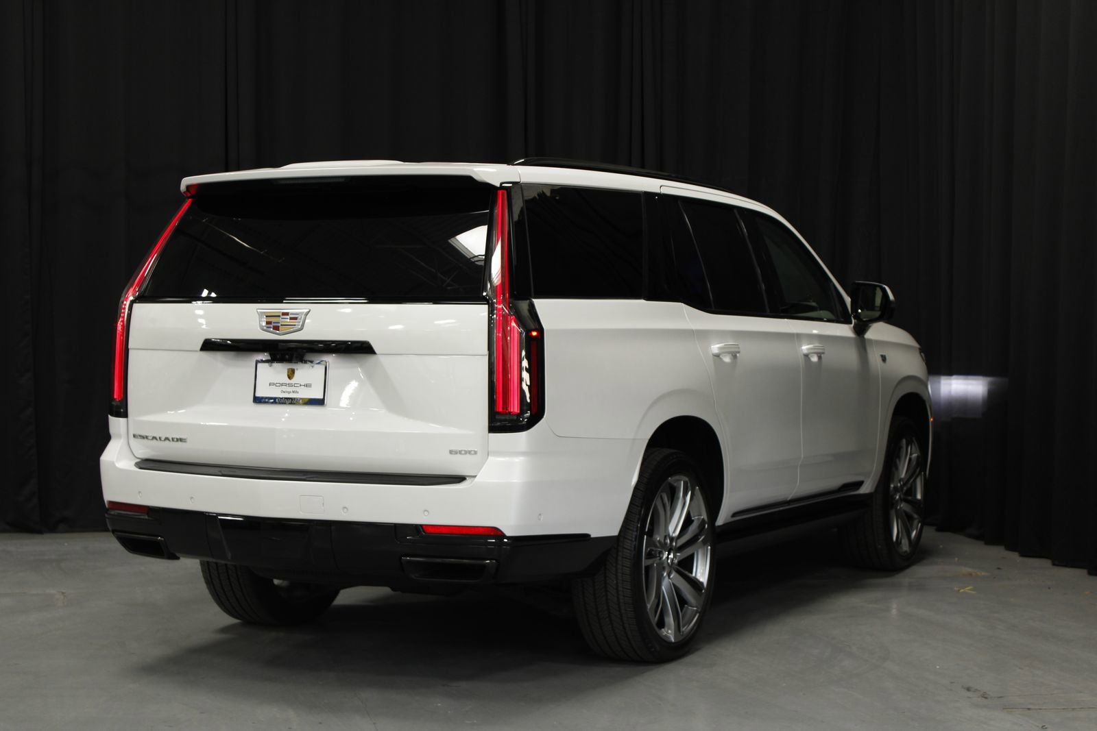 Used 2025 Cadillac Escalade Sport Platinum AWD/4WD image 2