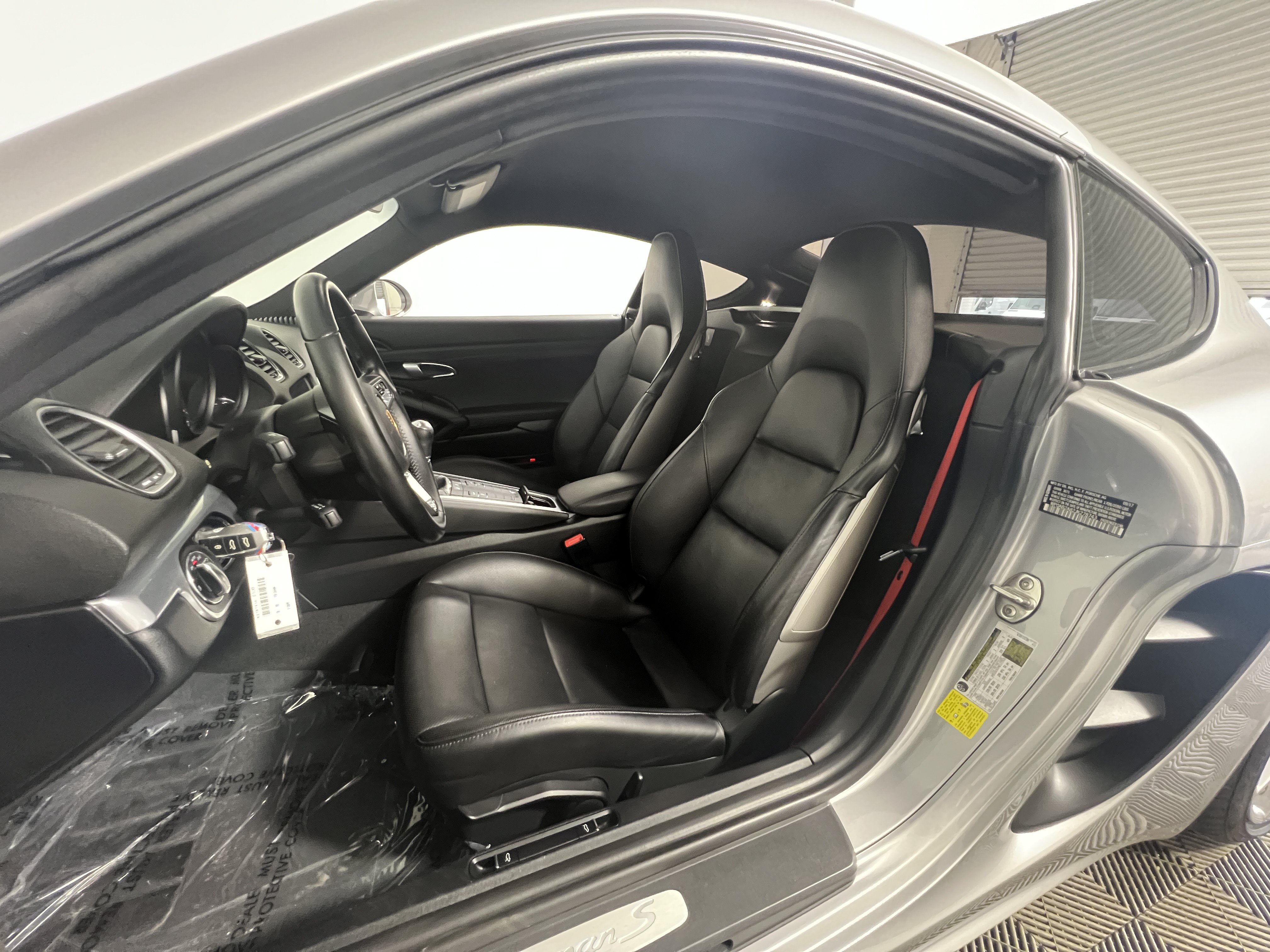 Certified 2018 Porsche 718 Cayman S RWD image 4