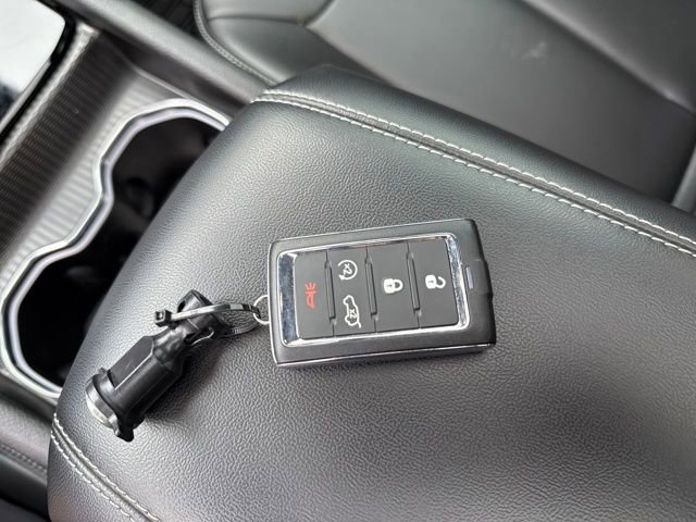 Used 2024 Jeep Grand Cherokee L Limited image 32