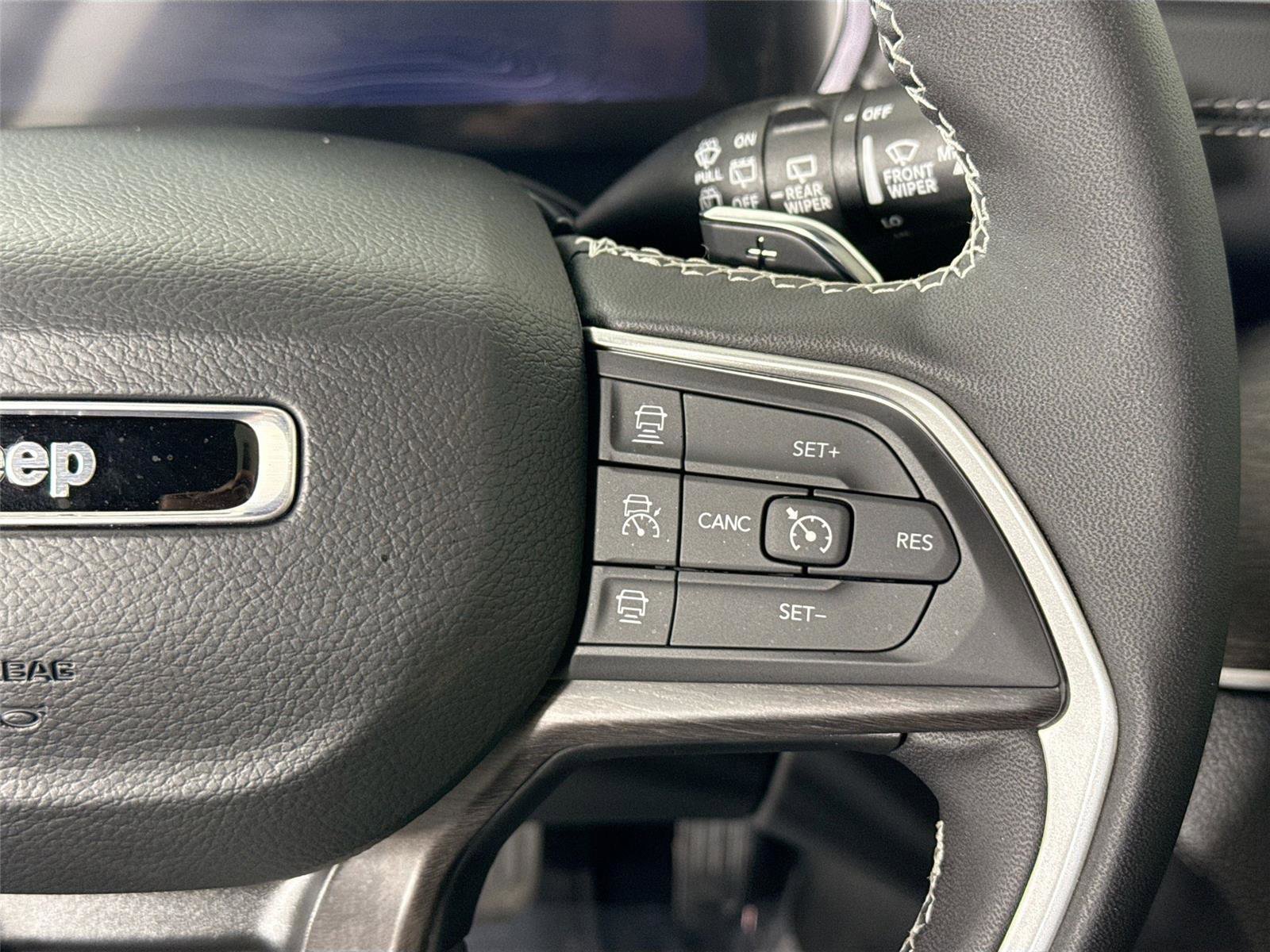 Used 2025 Jeep Grand Cherokee Limited image 20