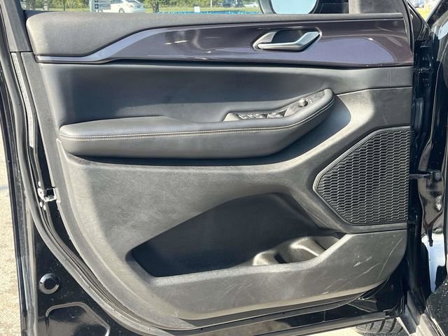 Used 2023 Jeep Grand Cherokee Laredo w/ Luxury Tech Group I image 14