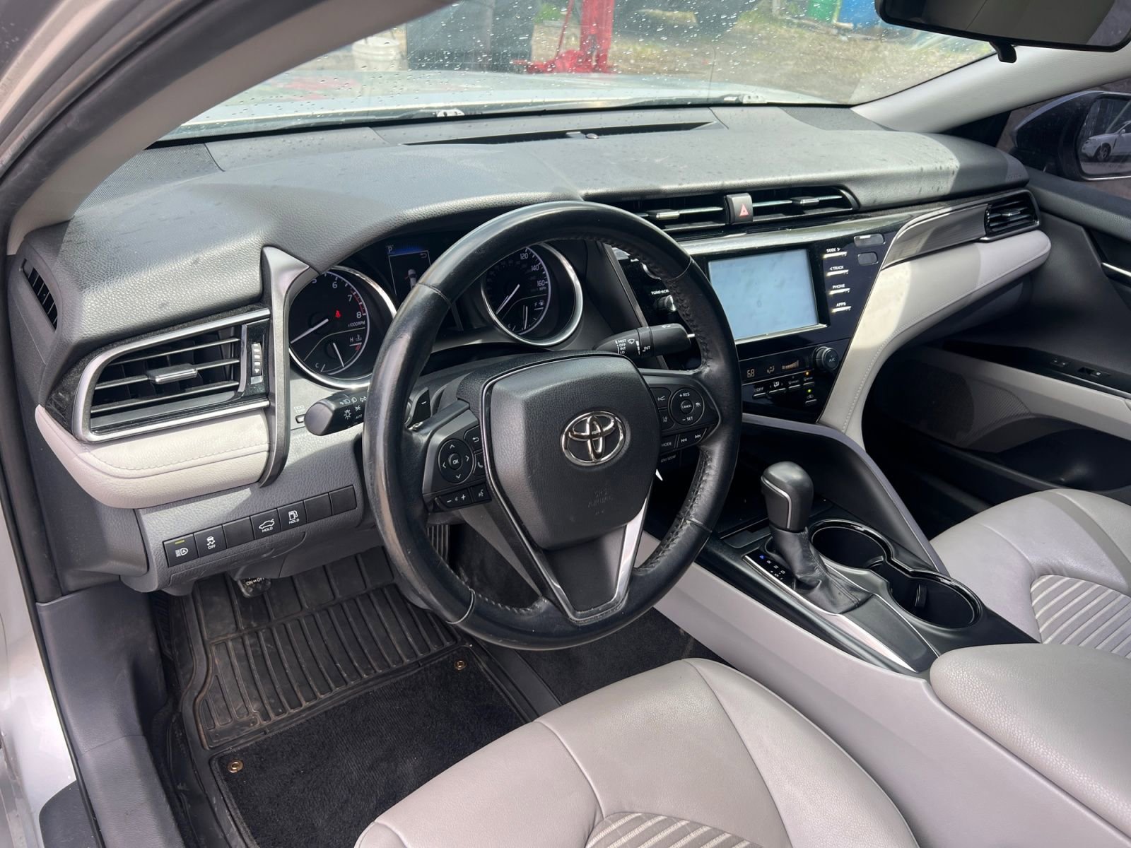 Used 2019 Toyota Camry SE FWD image 18