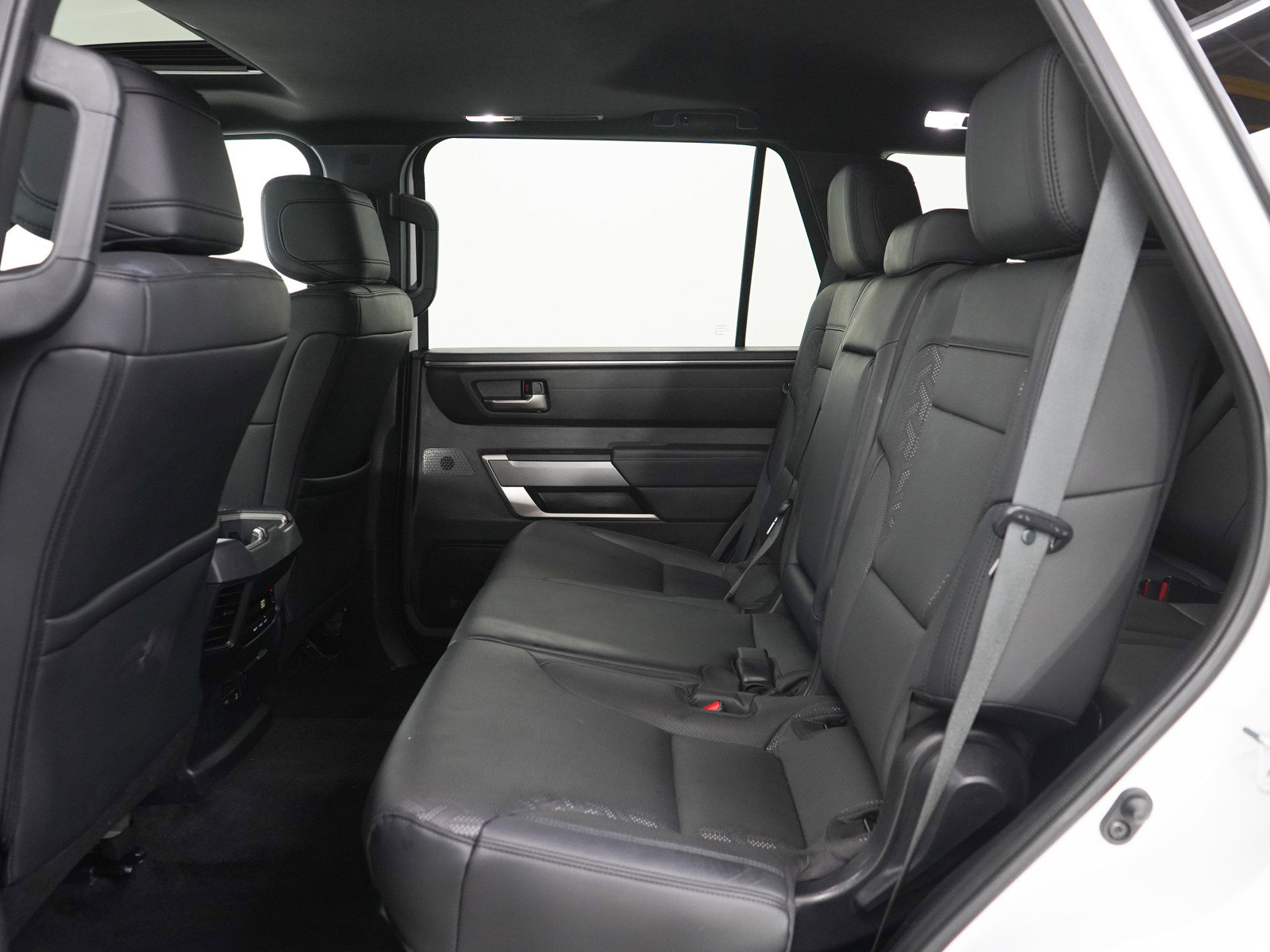 Used 2025 Toyota Sequoia SR5 w/ SR5 Premium Package AWD/4WD image 16