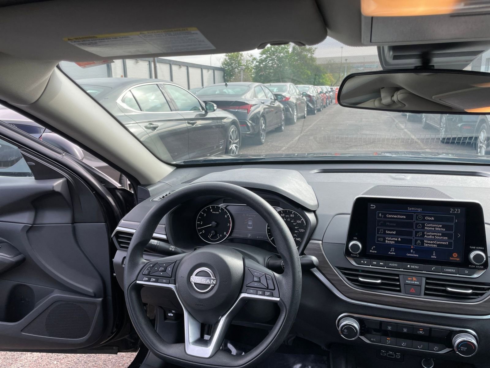 Used 2025 Nissan Altima 2.5 SV image 34