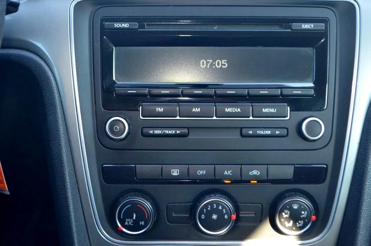 Used 2013 Volkswagen Passat 2.5 S image 37