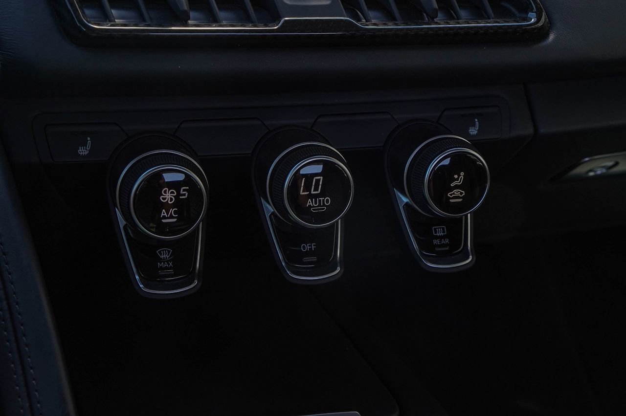 Used 2021 Audi R8 V10 w/ Premium Package image 33