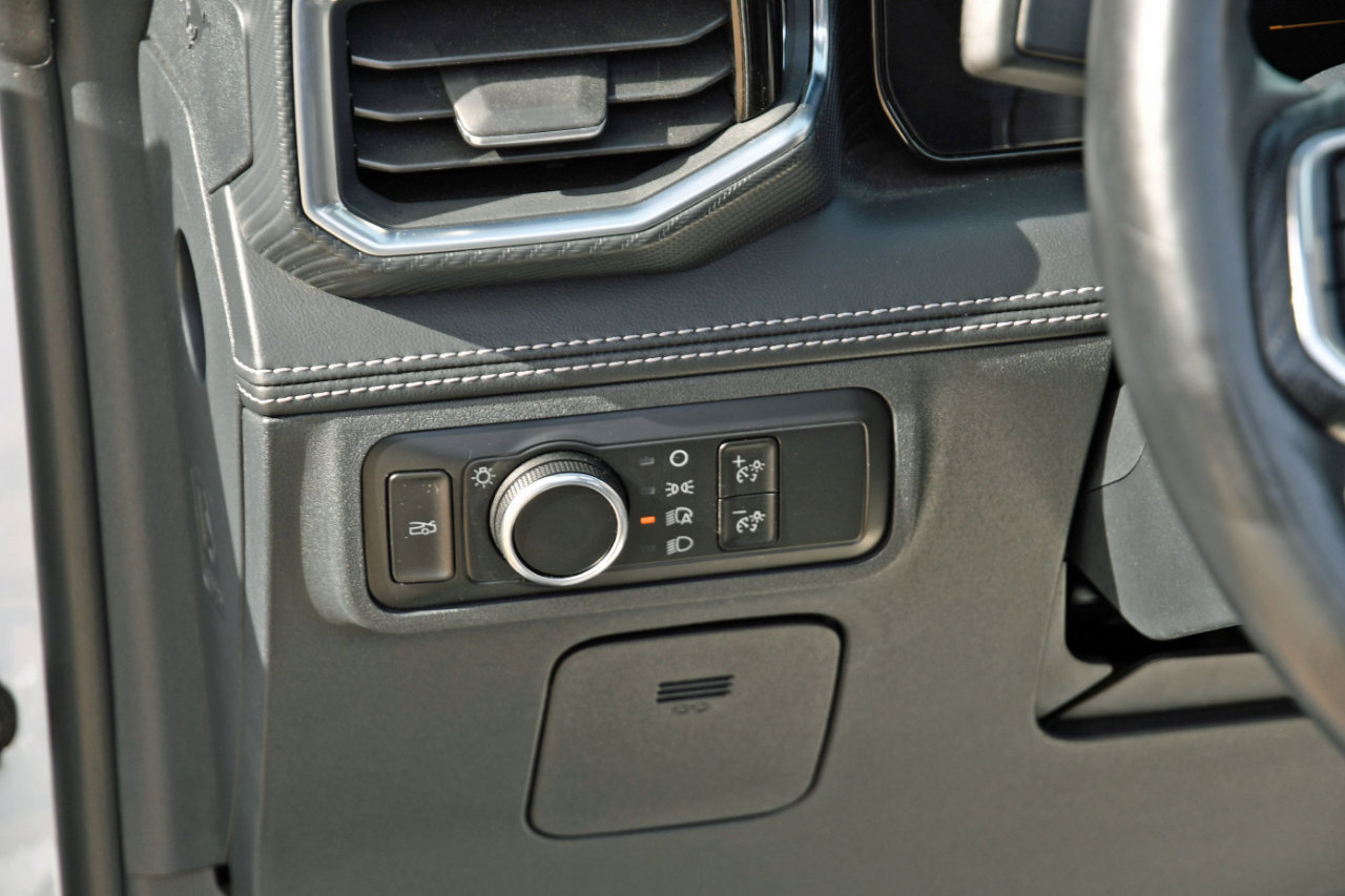 Used 2025 Ford Mustang Premium image 8