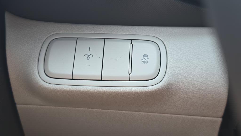 New 2026 Hyundai Venue SEL FWD image 25