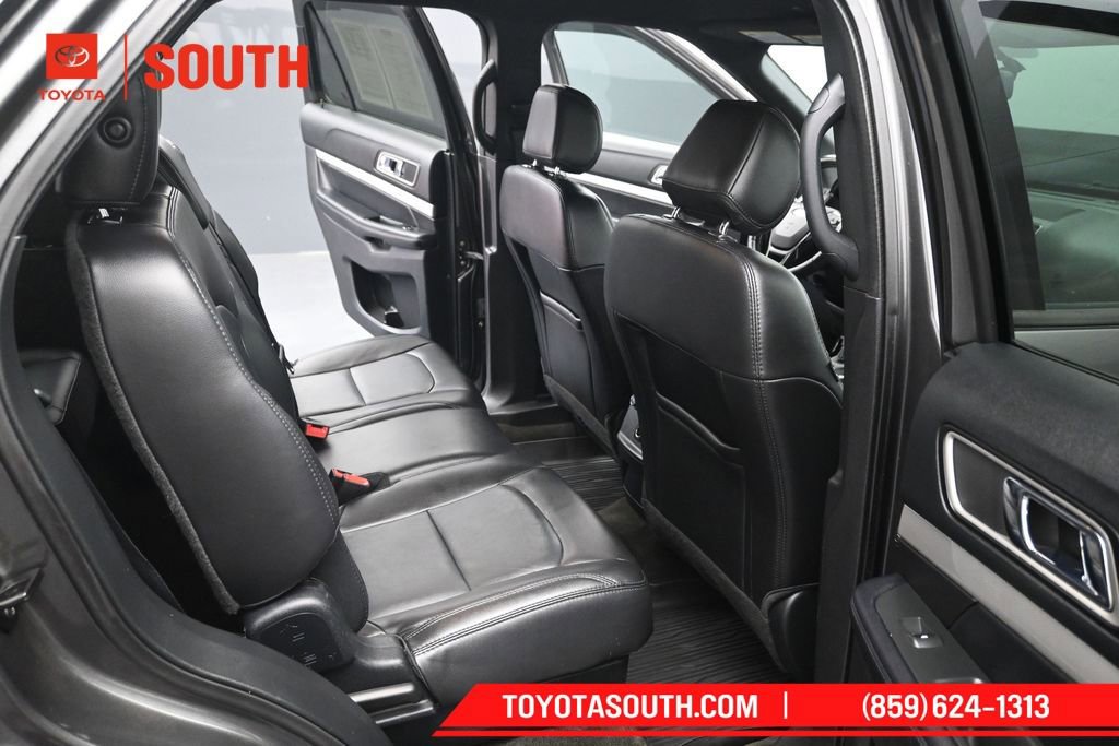 Used 2017 Ford Explorer XLT w/ Equipment Group 202A FWD image 33
