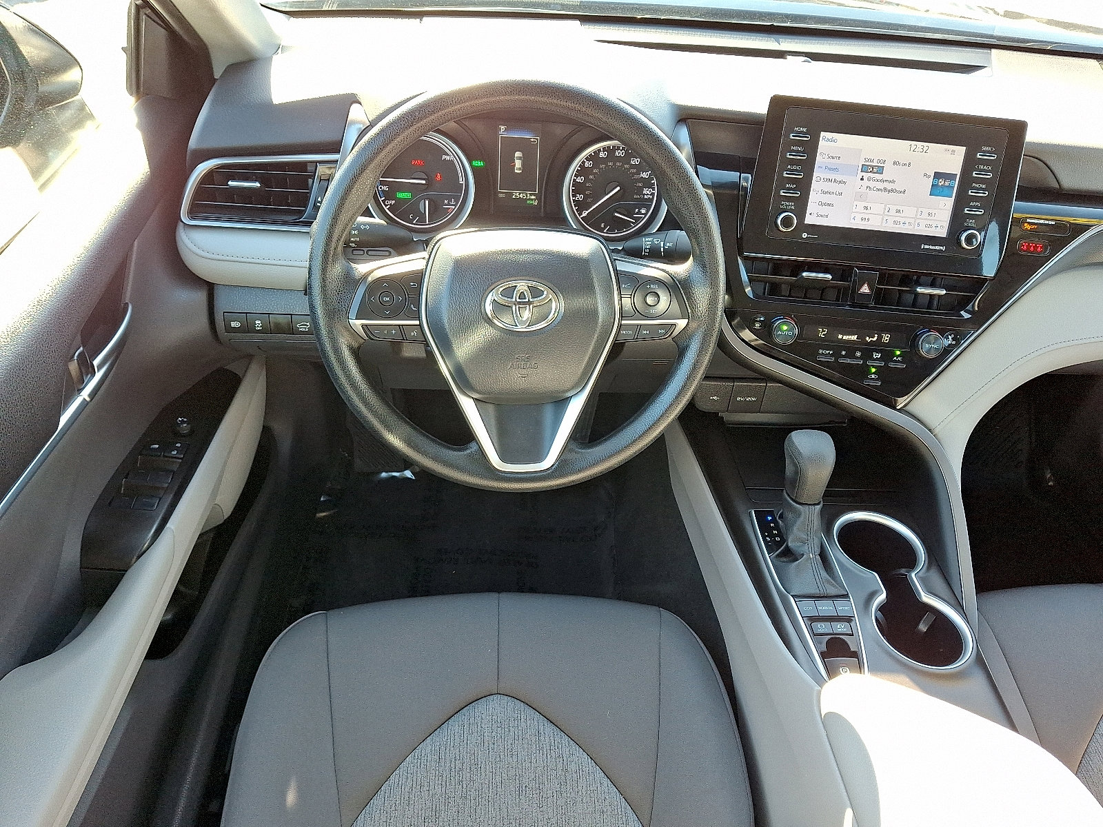 Used 2024 Toyota Camry LE image 11