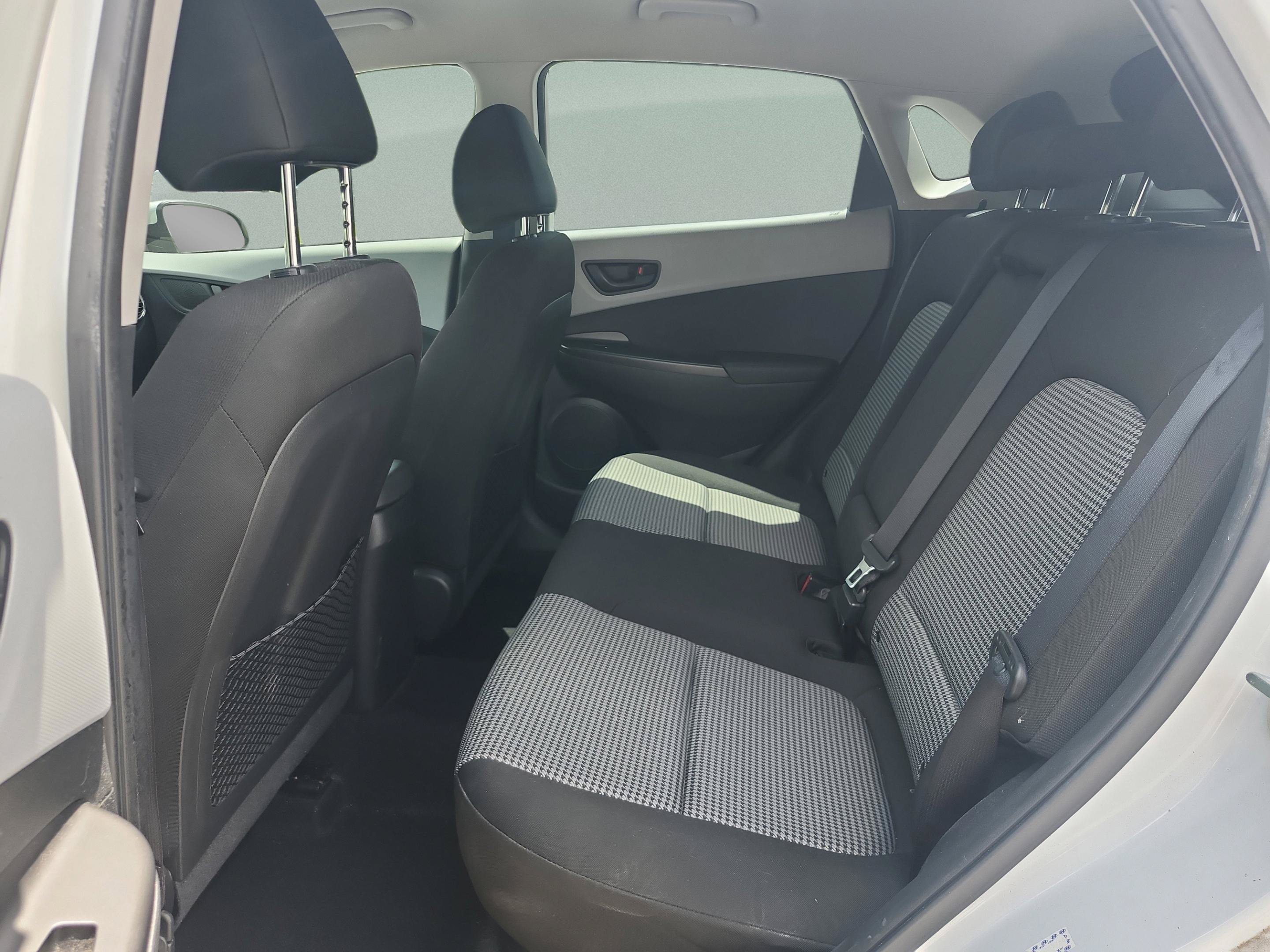 Used 2018 Hyundai Kona SE AWD/4WD image 16