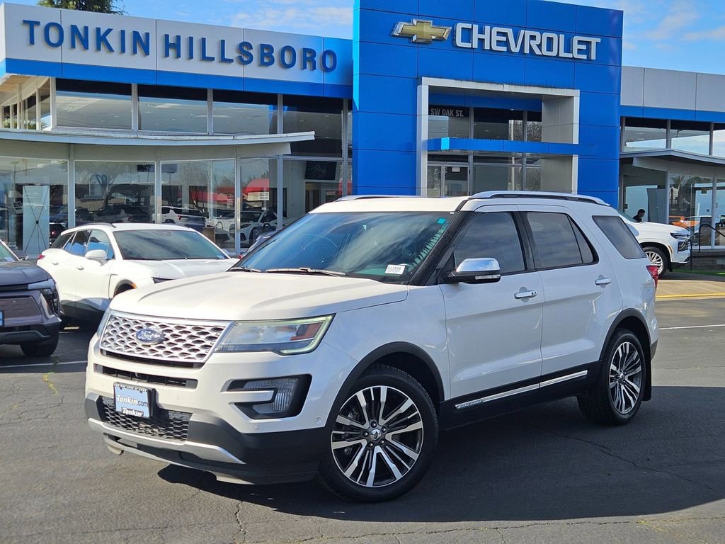 Used 2017 Ford Explorer Platinum image 2