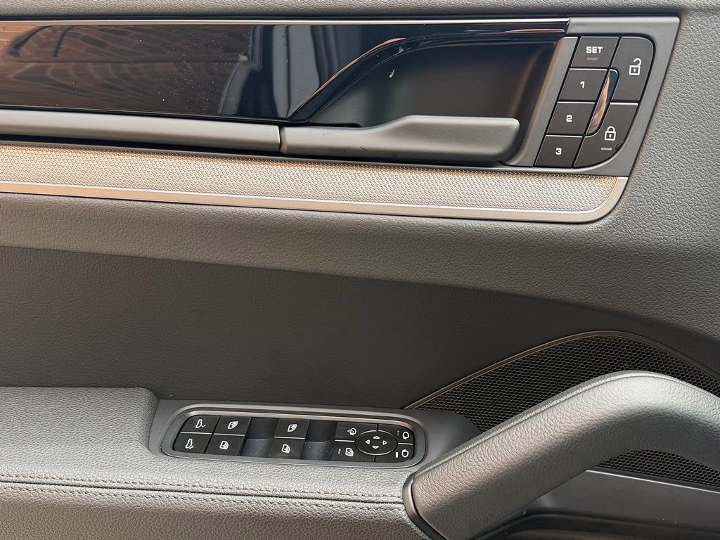 New 2026 Porsche Cayenne Coupe image 17