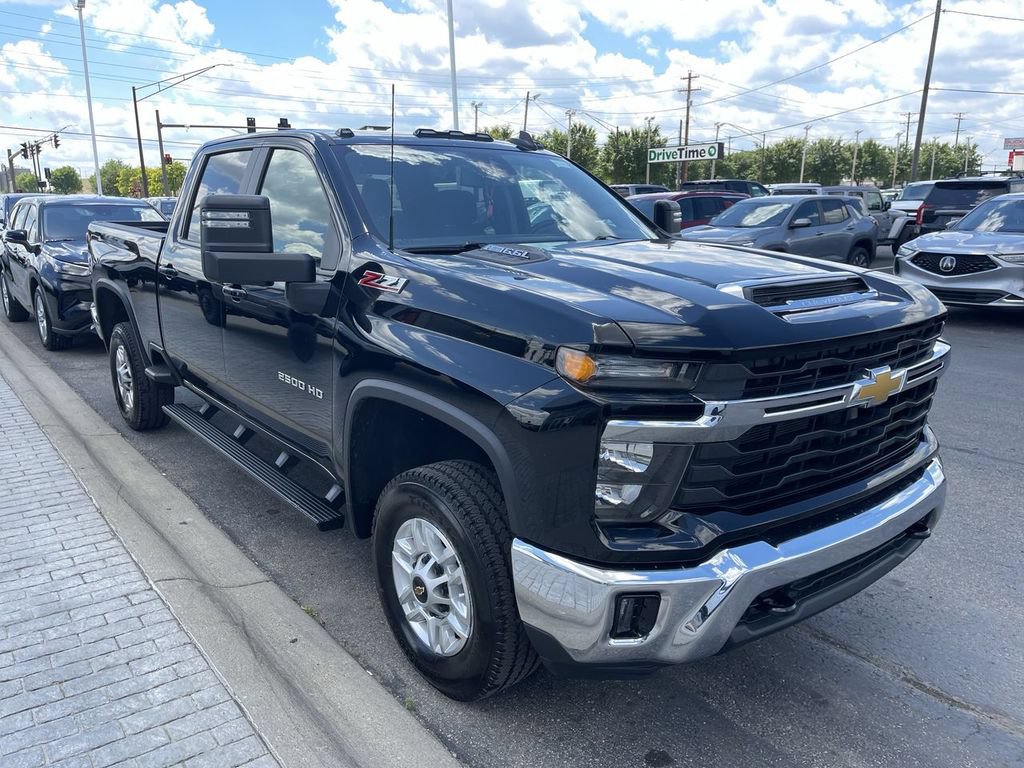 Used 2025 Chevrolet Silverado 2500 LT w/ Convenience Package AWD/4WD image 13