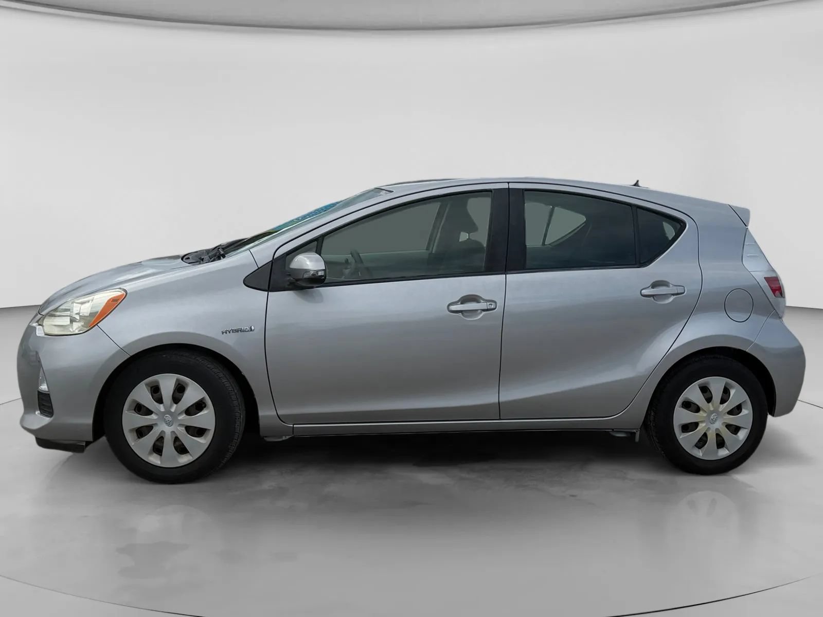 Used 2013 Toyota Prius C FWD image 2