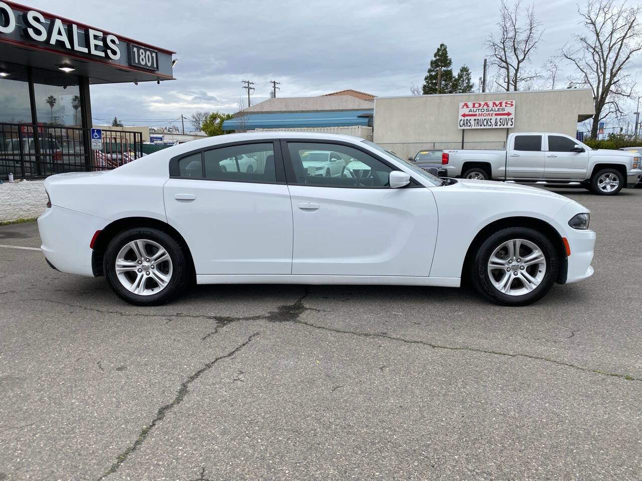 Used 2019 Dodge Charger SXT image 2