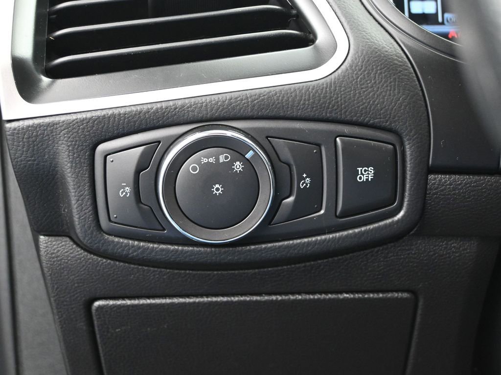 Certified 2022 Ford Edge SE w/ Black Appearance Package image 12