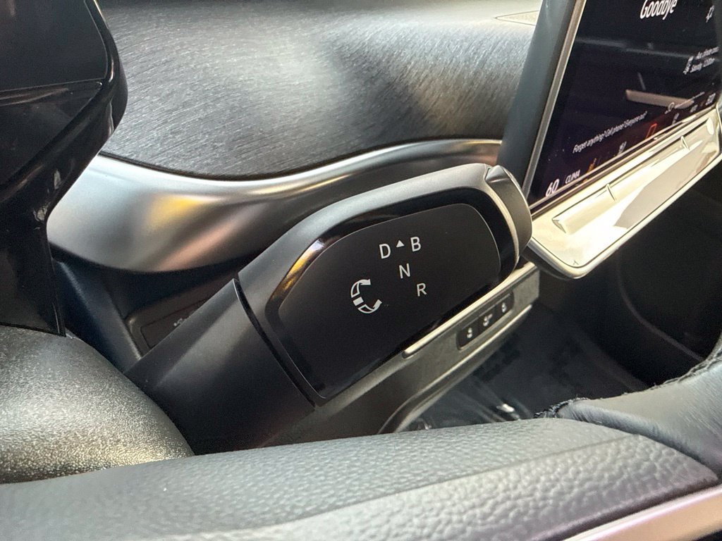 Certified 2025 Volkswagen ID. Buzz Pro S Plus AWD/4WD image 22