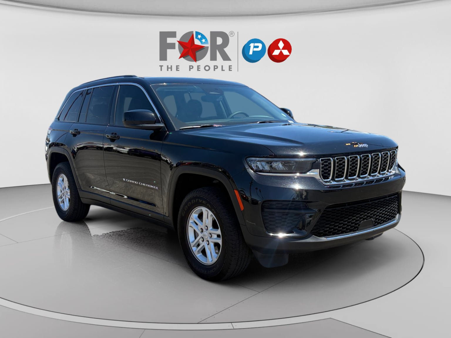 Used 2023 Jeep Grand Cherokee Laredo RWD image 8
