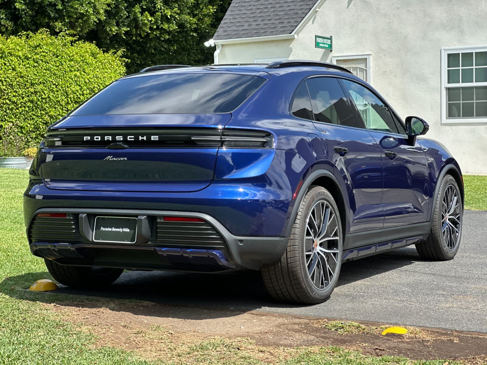 New 2026 Porsche Macan Electric RWD image 8