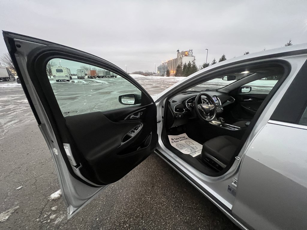 Used 2021 Chevrolet Malibu LT image 16