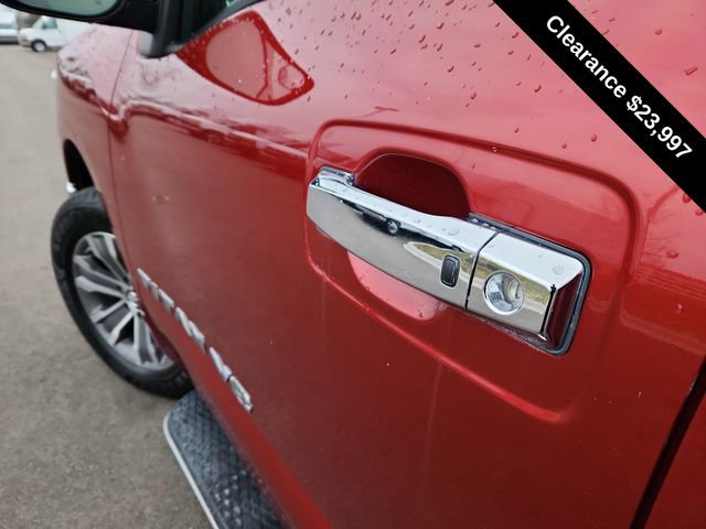 Used 2018 Nissan Titan SL image 17