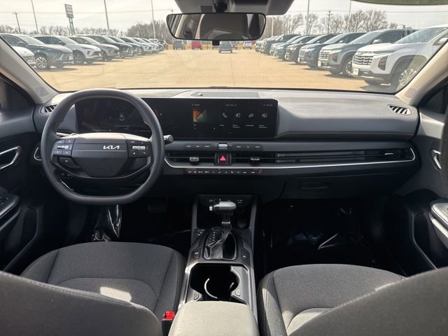 Used 2025 Kia K4 LXS image 41